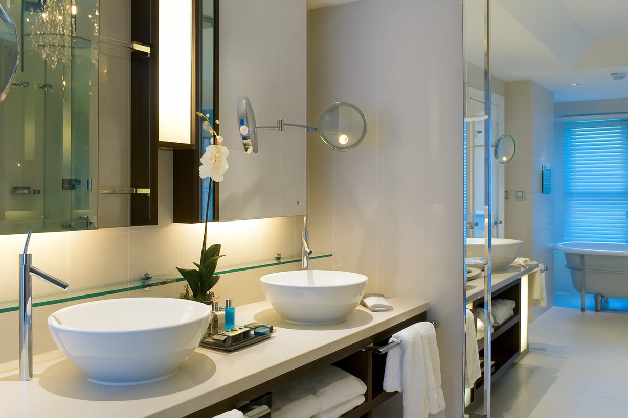 Smart shower and commercial sensor fixtures by FontanaShowers in a contemporary hospitality restroom